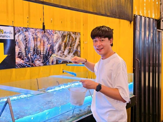 บุฟเฟ่ต์ทะเลจัดเต็มจ่ายแค่สามใบแดง !!