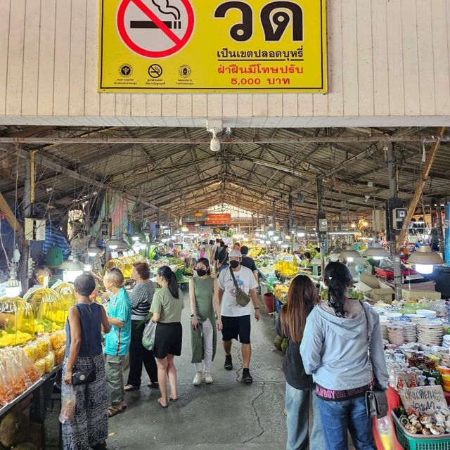 ชม ชิม ช้อป OTOP ชุมชน ที่ตลาดน้ำดอนหวาย 