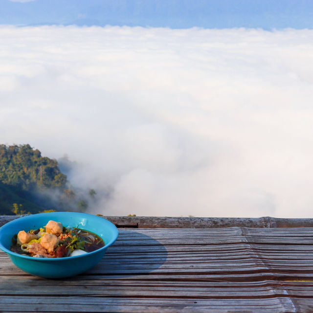 ก๋วยเตี๋ยวสองแผ่นดินบ้านบุญเลอ-กลอเซโล