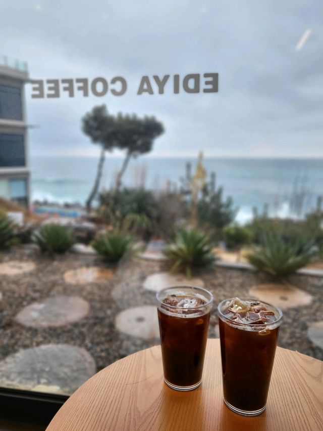 통창밖 오션뷰가 멋진 가성비 포항카페