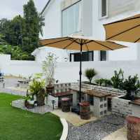 Where Minimalist Meets Cozy – My Family Day at La Vida Café