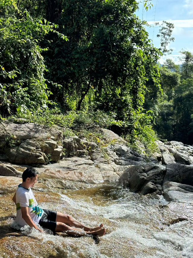 น้ำตกหลังที่พัก“ภูรุ่งแจ้ง” สงบ ธรรมชาติ ฮีลใจสุดๆ