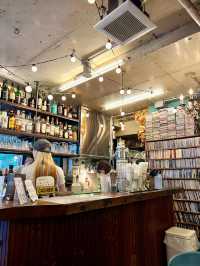 A Cozy Café with Delicious Curry – MOKUBAZA