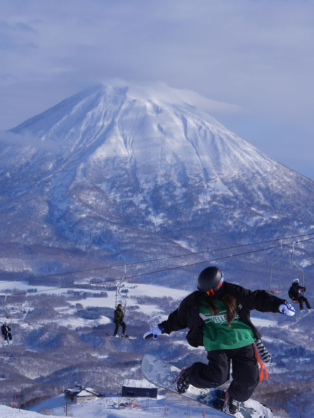 Shredding Through Hokkaido Powder Paradise: A Snow Trip to Remember! ❄🏂✨