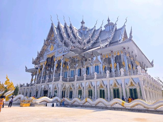 วัดพุทธพรหมยาน ฉะเชิงเทรา – โบสถ์กลางน้ำสุดอันซีน!