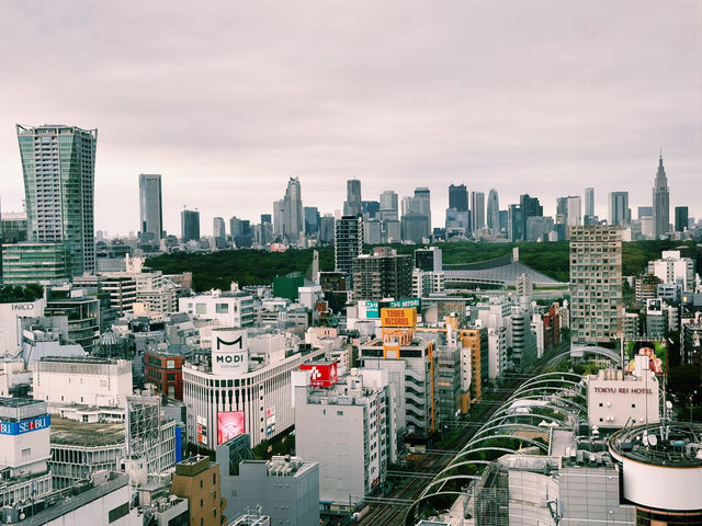 Shibuya in Motion: Tokyo’s Pulse at Dusk
