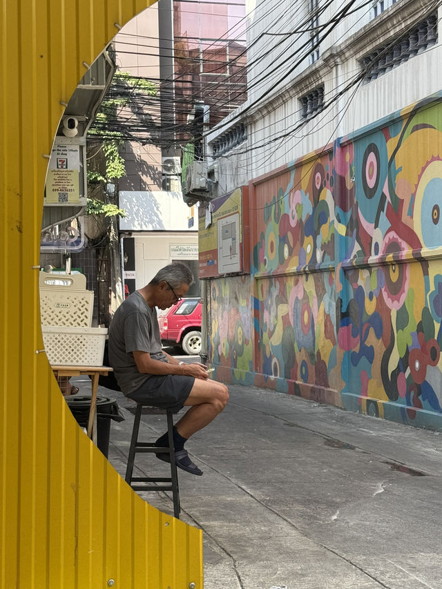 曼谷｜澎蓬站蘇坤逸生活圈 S33酒店性價比極高 對巷就是自助洗衣