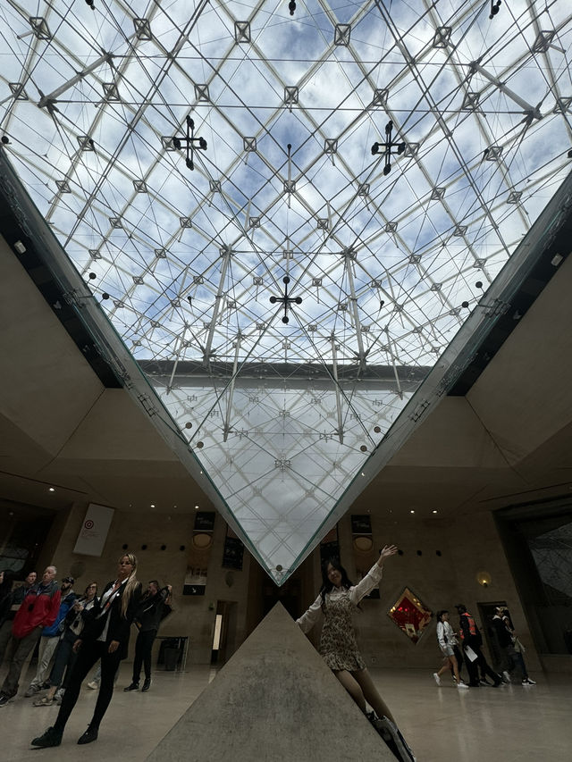 Louvre Museum 🏛️✨