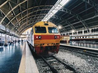 นั่งรถไฟปู๊น ปู๊น จากลำปางเข้าดมืองกรุง(เทพ)