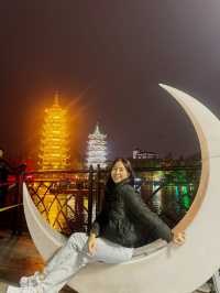 เจดีย์เงินและเจดีย์ทอง(Sun and Moon Pagodas, 日月双塔)