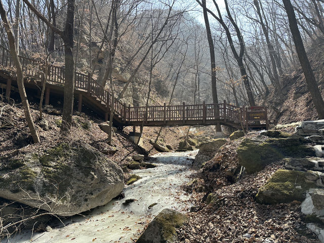 A Day in Dabingguo: Frozen Waterfalls in Benxi