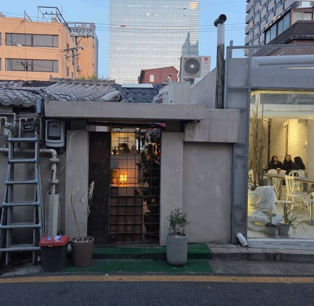 감성 넘치는 가게가 많은 골목 데이트 '용리단길'