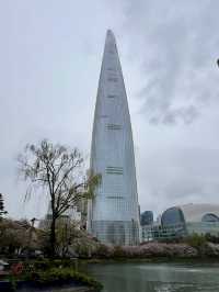 🌸 **Seokchon Lake: A Springtime Fairy Tale in Seoul** 🌸  