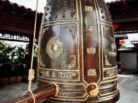 Temple Ji Dian Senggarang: Where River Gods & Coconut Tarts Collide" 🌊🏮
