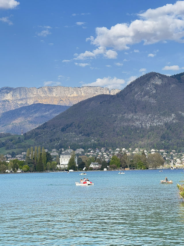 ทะเลสาบ Annecy (Lac d’Annecy) สวยเหมือนเดินบนเมฆ