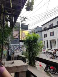 Zohng breakfast cafe & hostel