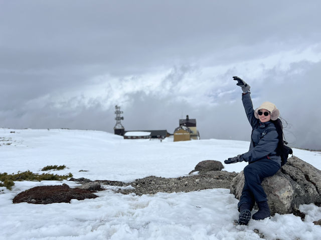 “Snowflakes and Smiles: A Family Day on Asahidake”