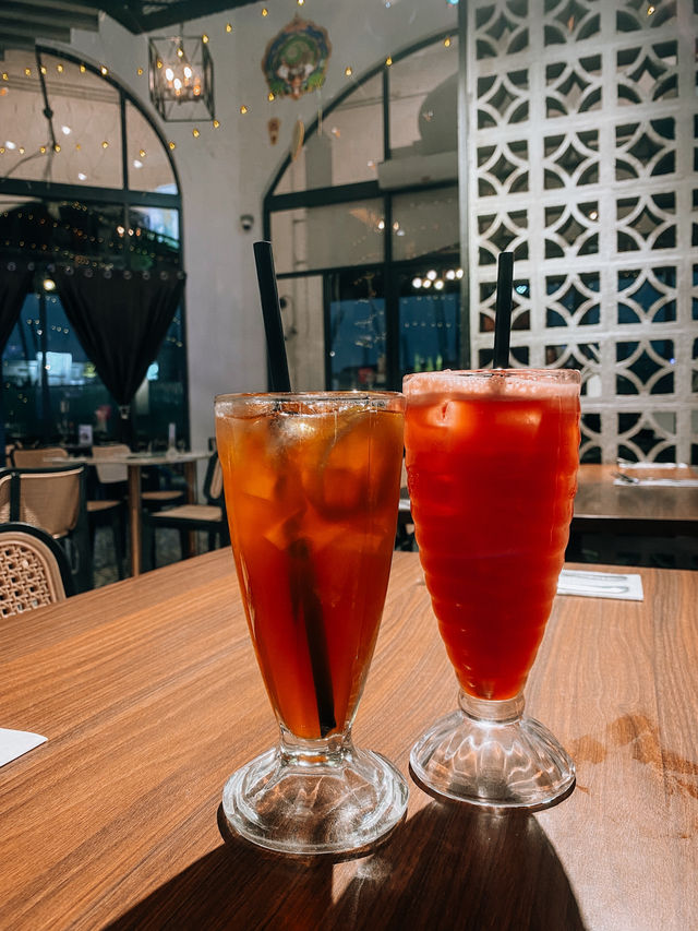 Best of both bites - Western & local 🍛