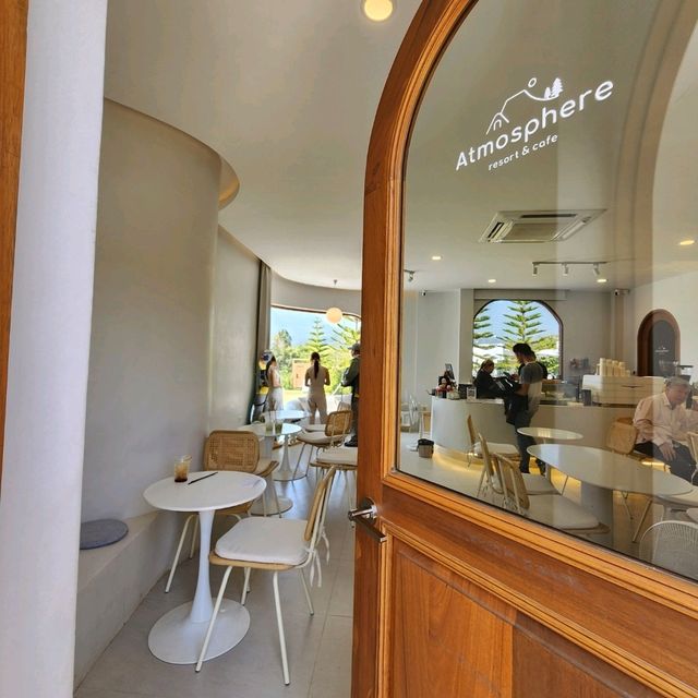 คาเฟ่สีขาว วิวดอยหลวงเชียงดาว : Atmosphere resort