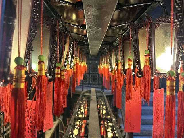 ManMo Temple วัดบุ๋นและบู๊ในที่เดียวกัน