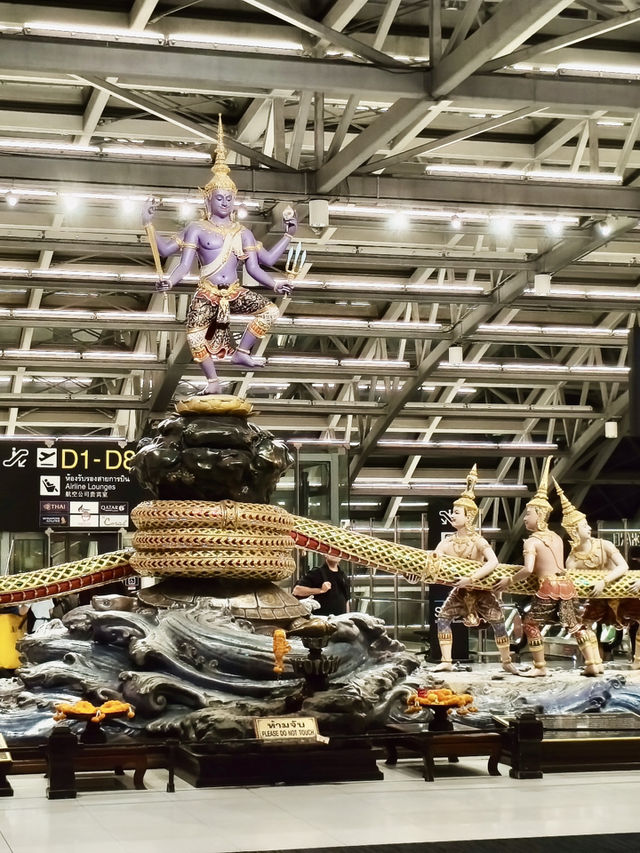 曼谷| 巨型神話雕塑  驚人的藝術品 轉機都變成打卡之旅
