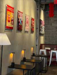 Dakids Cafe คาเฟ่สไตล์ลอฟต์โทนดาร์ก