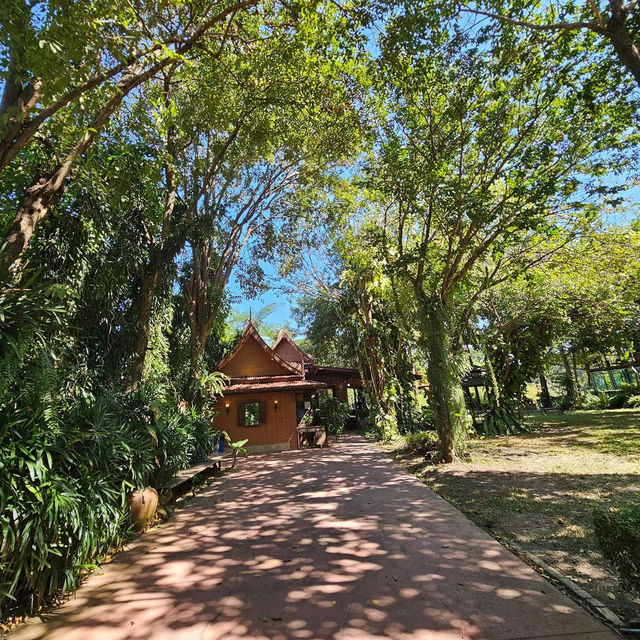ภพ the riverside cafe 🌊🌿🍃
