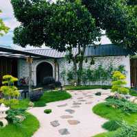 Glamp./cafe เป็นคาเฟ่สไตล์มินิมอล