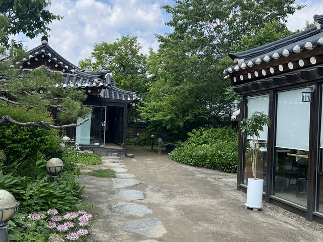 둿마당이 멋스런 한옥카페