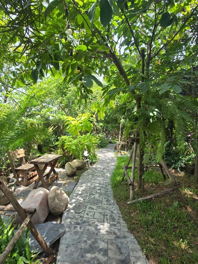 Omega Forest ร้านในป่า ร่มรื่น อาหารอร่อย