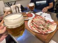 【Cantina（カンティーナ）｜元銀行の建物で楽しむ絶品タルタル🥩】 プラハで“生肉料理”を食べるなら外せない！
