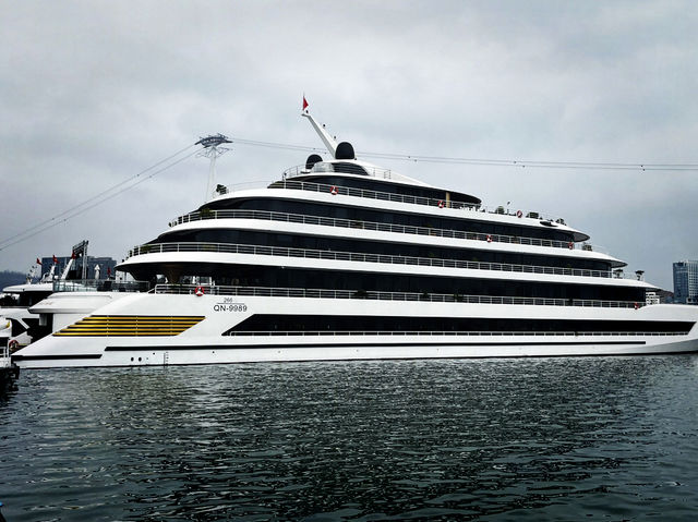 Unforgettable Halong Bay Escape on the Ambassador Luxury Cruise