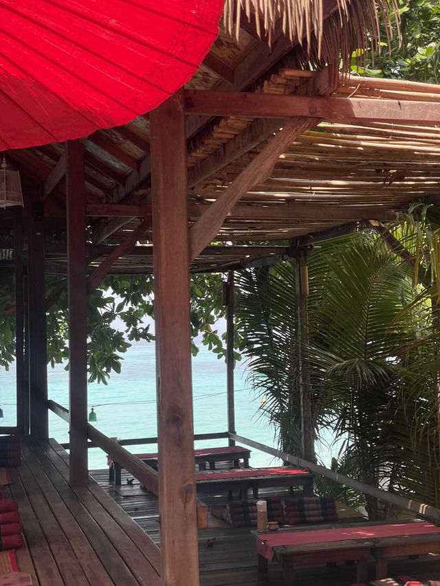 Castaway Lipe 