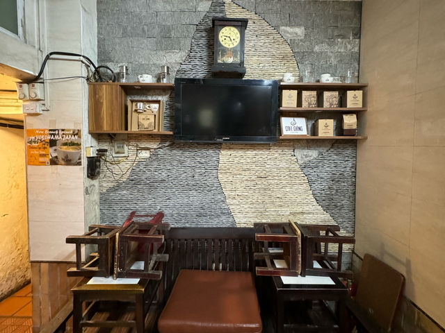 🥚☕ Hanoi’s Hidden Gem – Discovering the Original Egg Coffee at Café Giảng