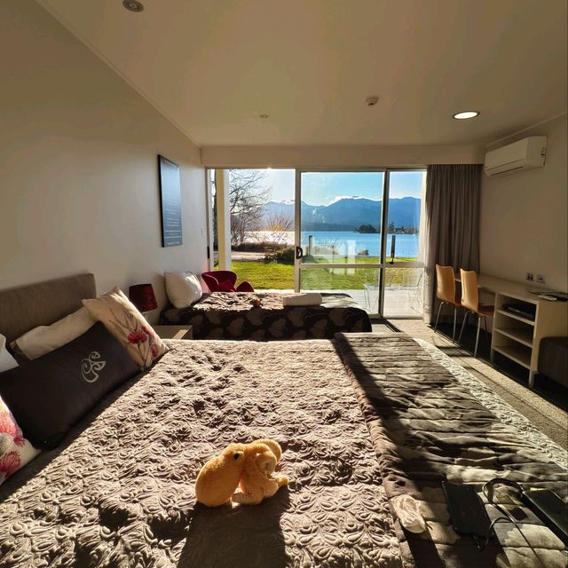 Serene Luxury at Te Anau Marakura: Your Lakeside Escape