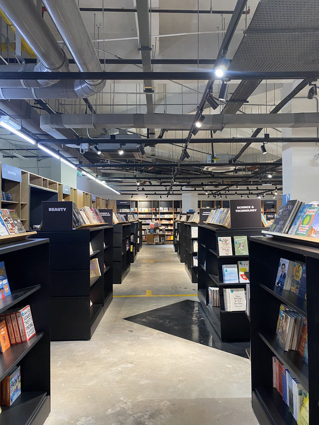 BookXcess Tamarind Square: Cheap Books, Cool Vibes & A Café to Read Them In