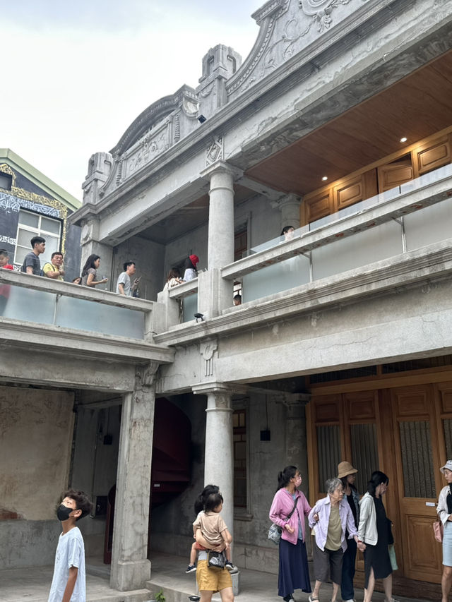 🧱「百年古厝變身設計殿堂！台南信義街硓𥑮石黃宅重生魅力全開」 