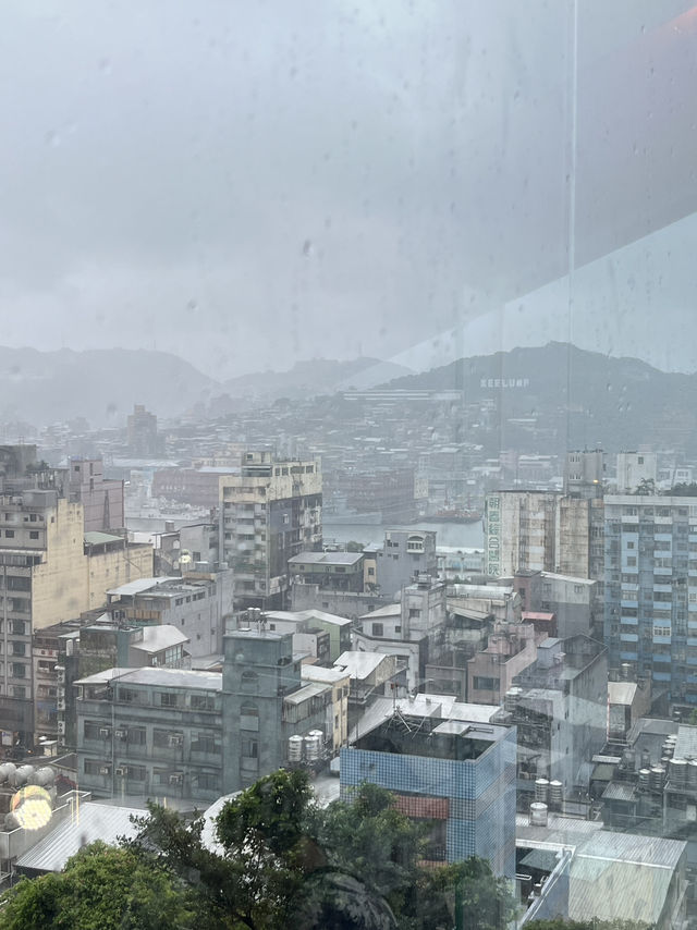 🌧️基隆雨中自駕一日遊｜霧氣中的城市美學，靜靜散步剛剛好 