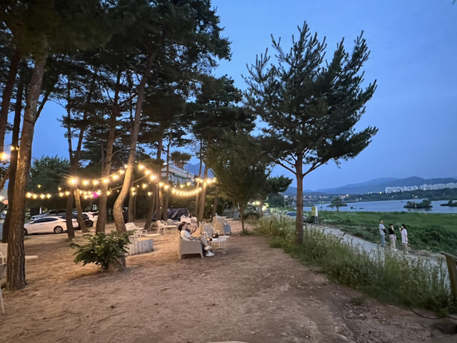강변 카페의 밤