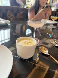 Lofty and beautiful place for hightea 