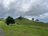 🌳 One Tree Hill（Maungakiekie）｜城市裡最有靈魂的火山丘 