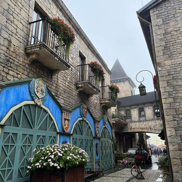 🏰 Lost in France… but in Vietnam?!