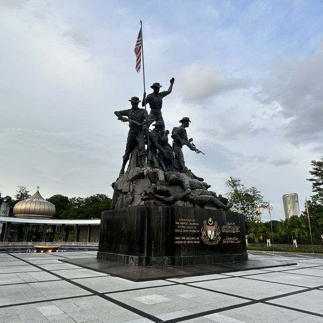 Tugu Negara: A Solemn Solo Journey Through Malaysia's Fight for Freedom"** 🌿🕊️