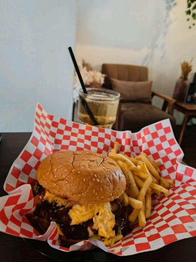 Cozy Vibes and Affordable Café Food in Desaru