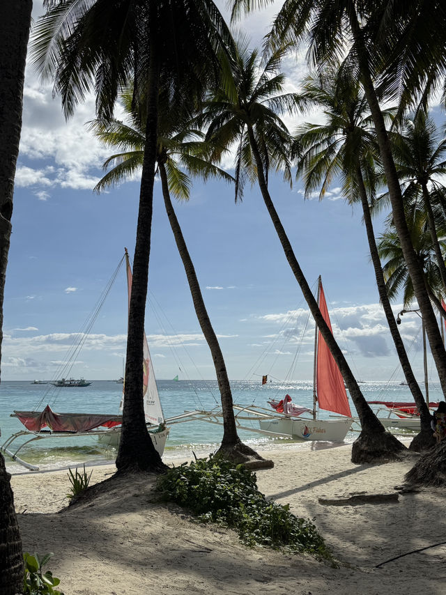 Boracay Bliss: Your Ultimate Guide to Island Paradise! 🏝️
