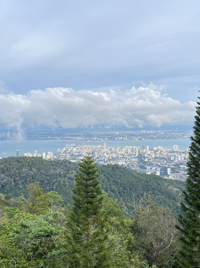 🚞 Penang Hill Funicular Ride — A Journey Through the Clouds ☁️🌿