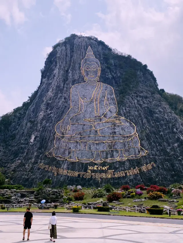 【Thailand Pattaya】A Stunning Giant Buddha on a Cliff Face
