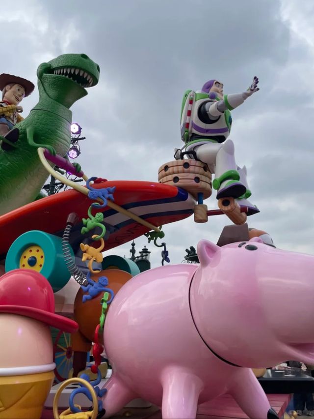 Tiny Tiaras & Toy Soldiers: The Best of Shanghai Disneyland for Kids