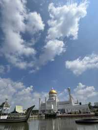 🕌 Royal Reflections in Brunei: Omar Ali Saifuddien Mosque