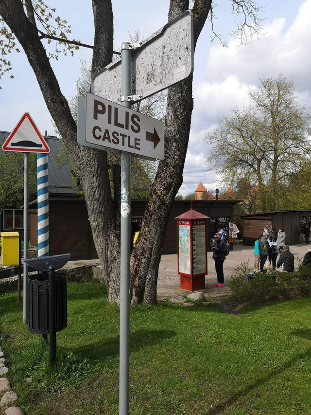 🏰✨ 湖に浮かぶ中世の宝石「Pilis Castle」 🇱🇹